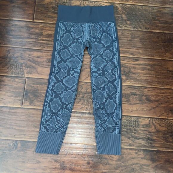 Lululemon Snake Print Ebb To Street Leggings Athleisure Athletic Gym Workout - Picture 8 of 15